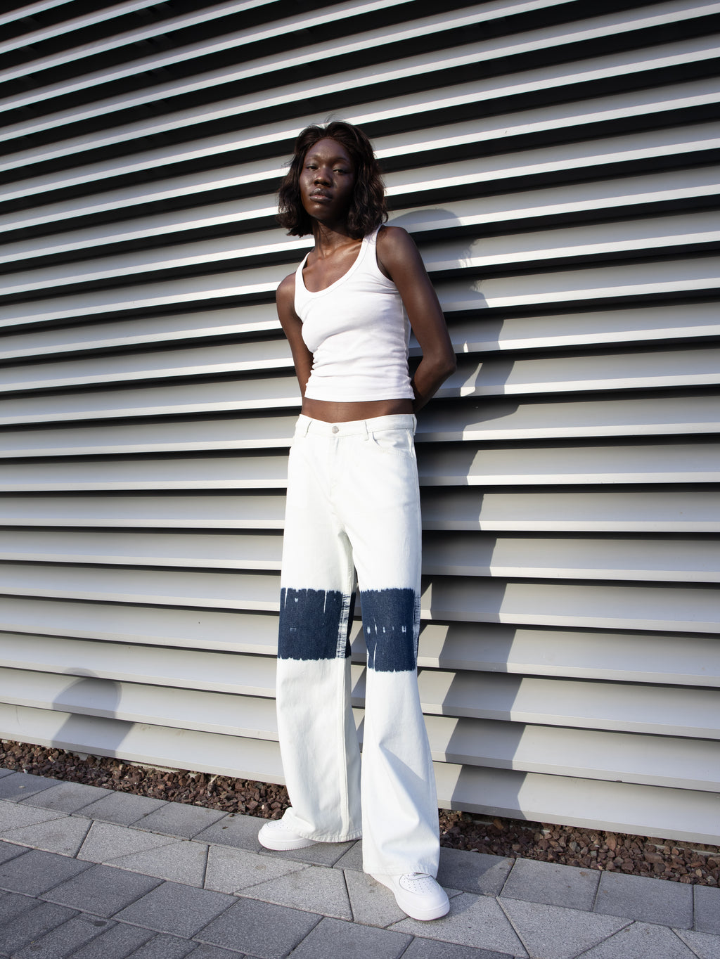 WIDE-LEG HIGH-WAIST JEANS WITH PAINTED KNEES