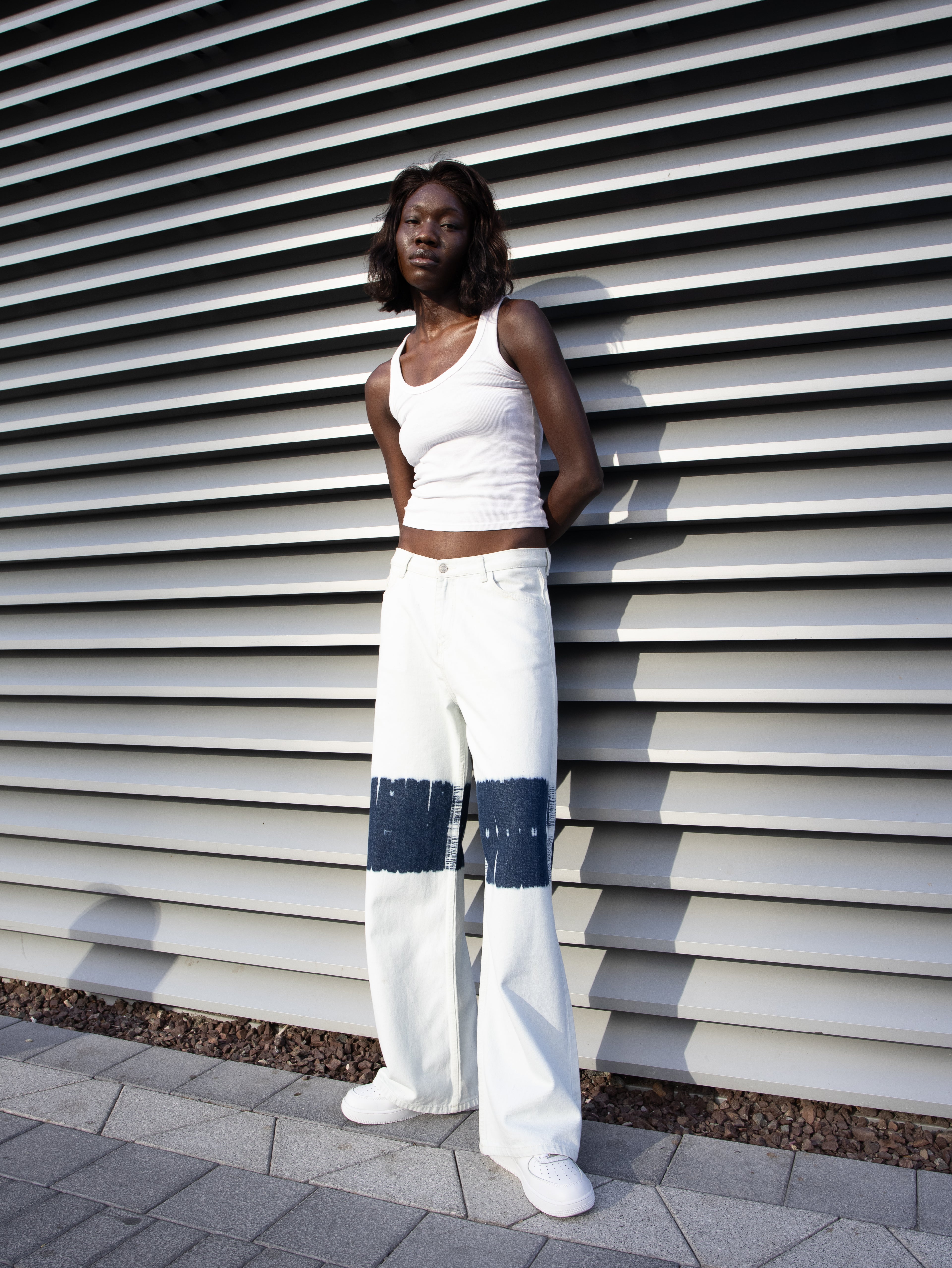 WIDE-LEG HIGH-WAIST JEANS WITH PAINTED KNEES