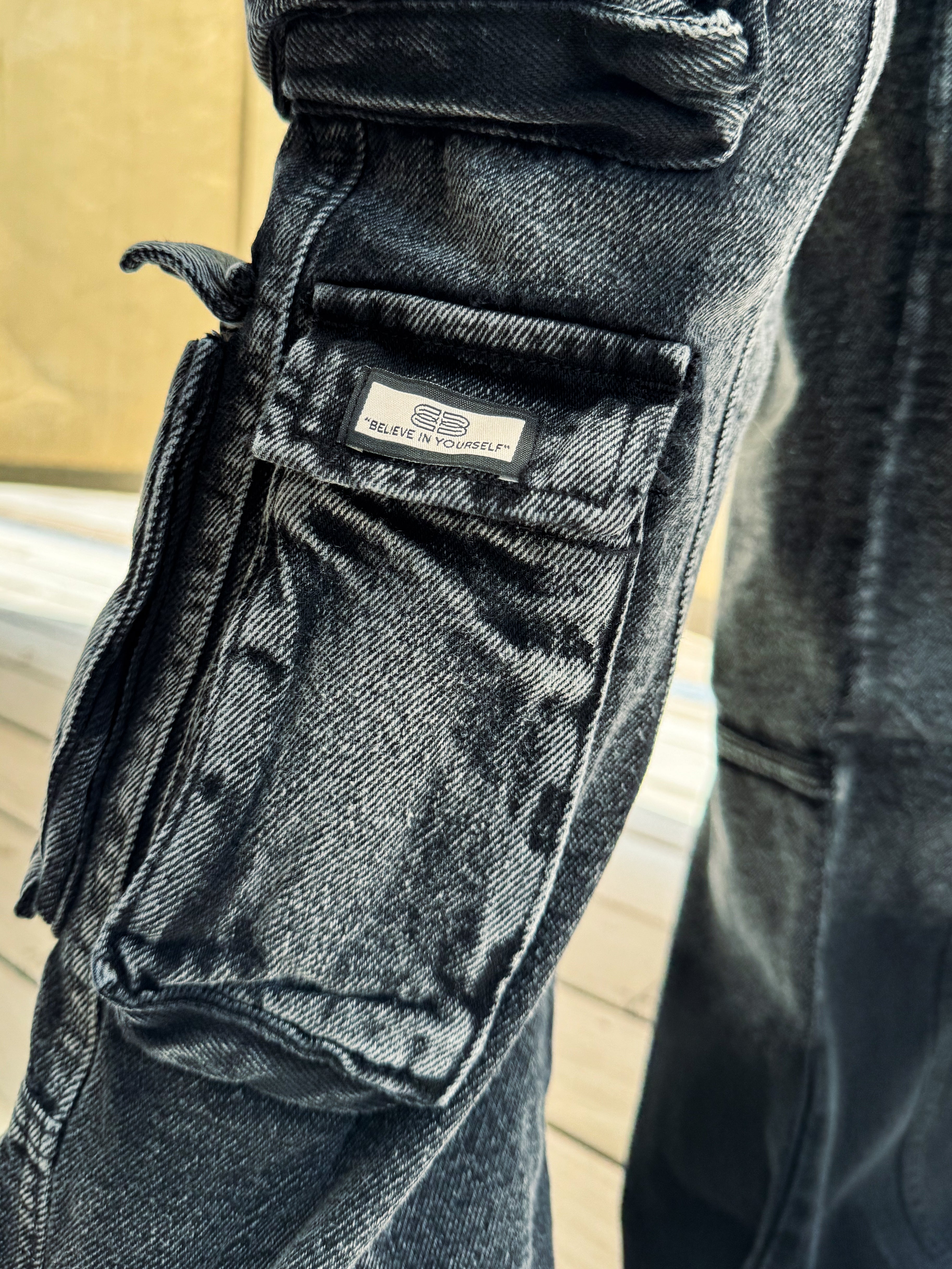 GRAY SHADE HIGH-WAIST CARGO JEANS