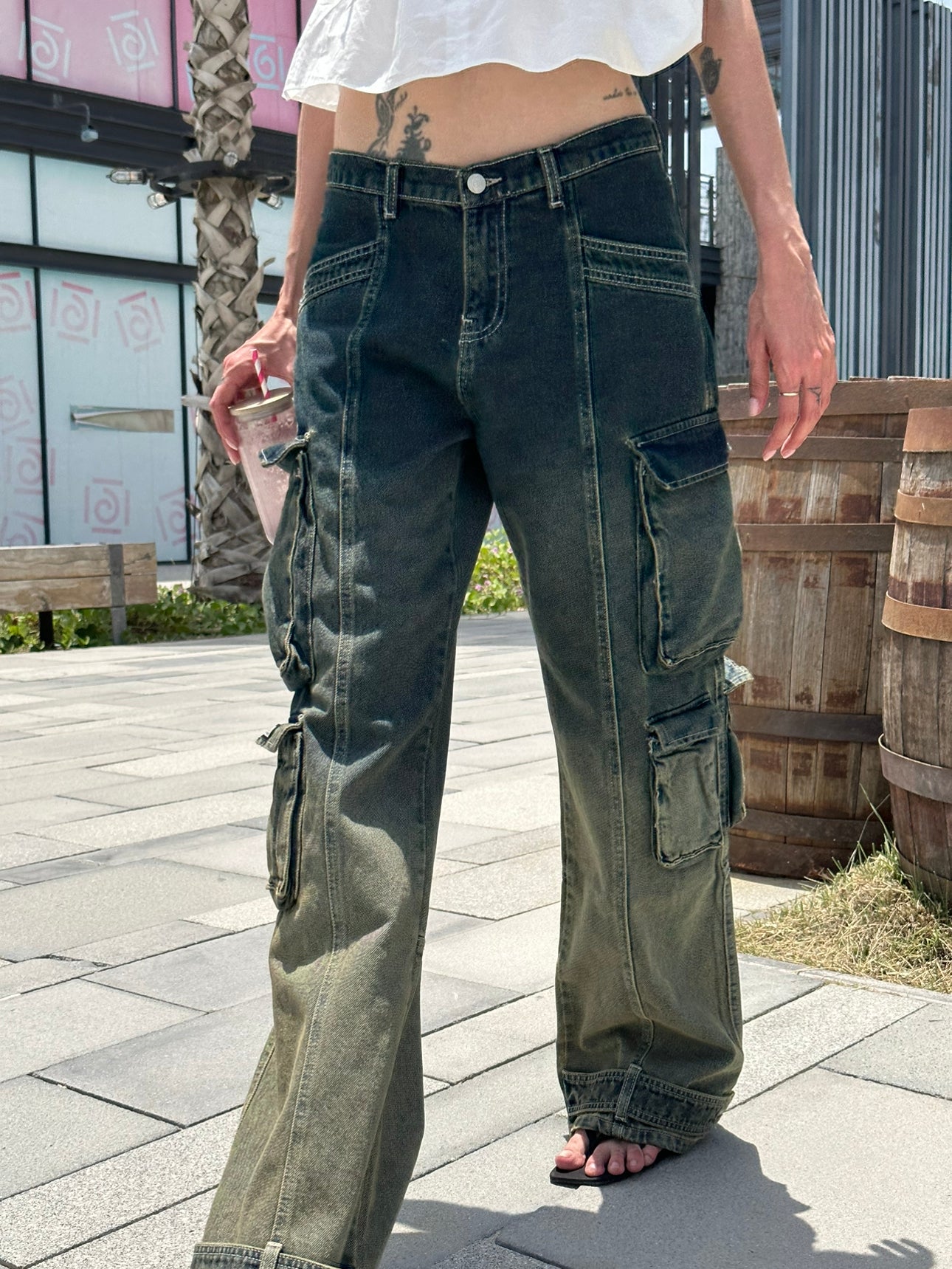 OLIVE SHADING HIGH-WAIST CARGO JEANS