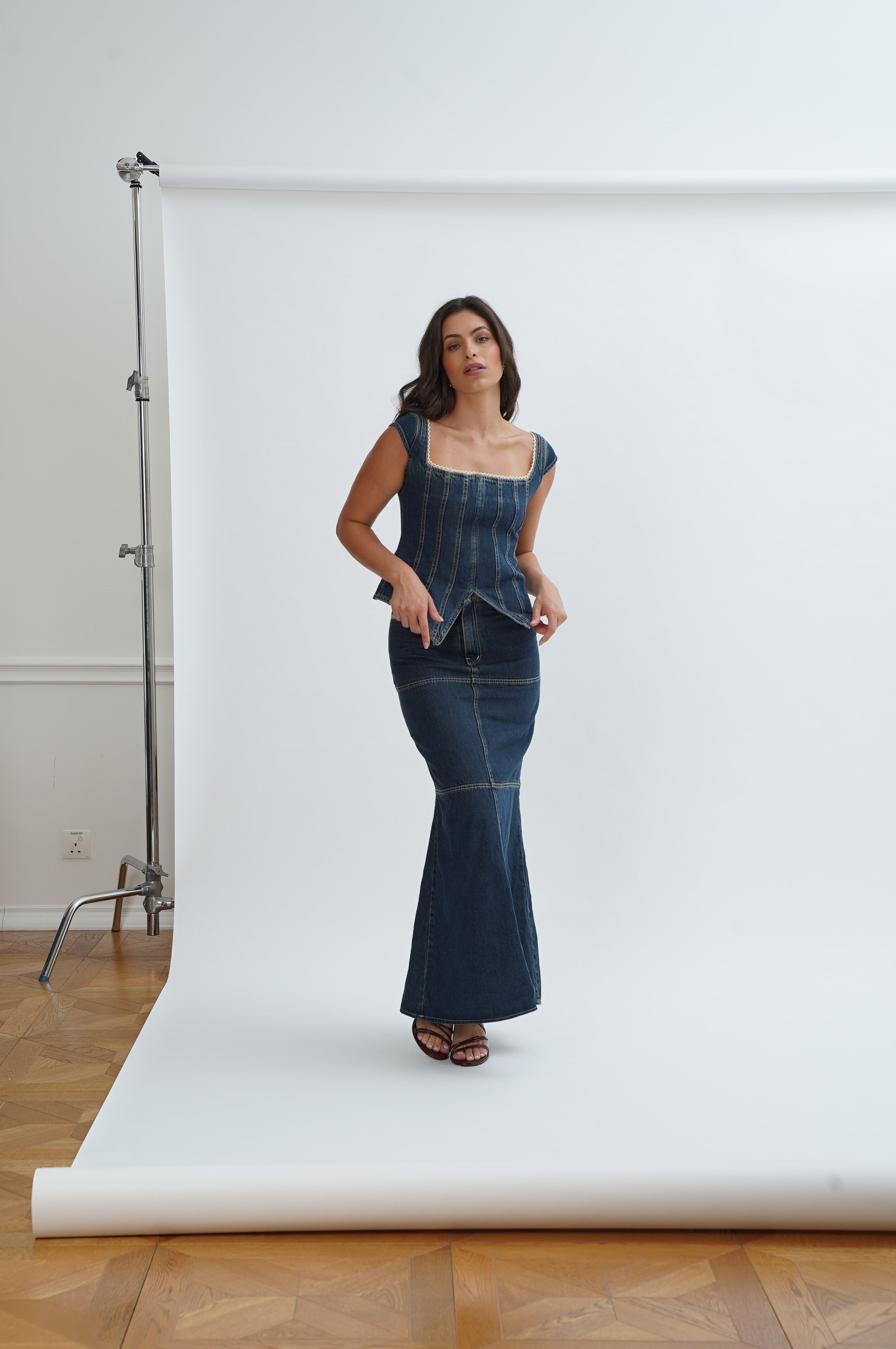 DENIM CONTOUR SKIRT