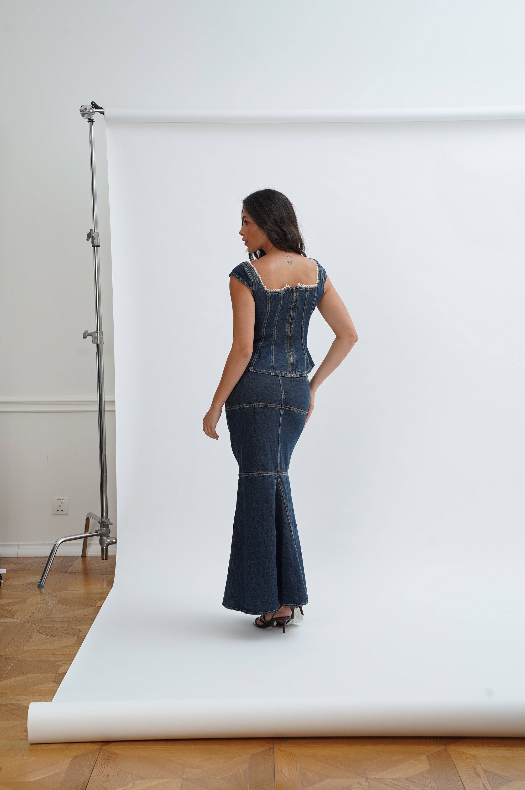 DENIM CONTOUR SKIRT