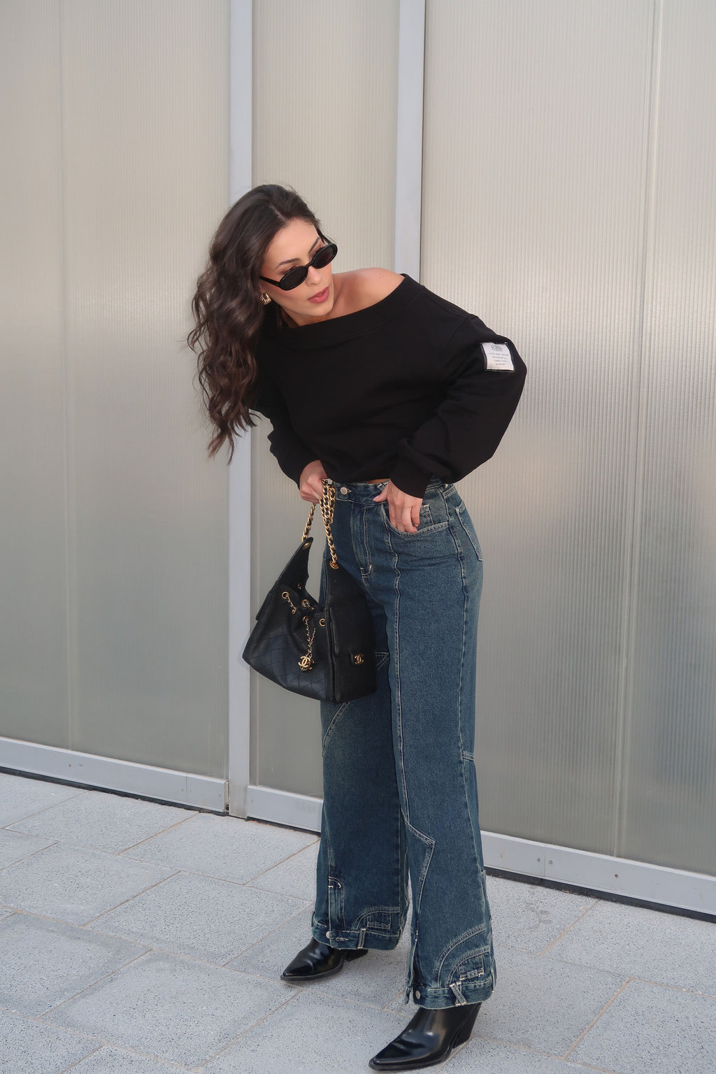 SHOULDER HOODIE IN BLACK